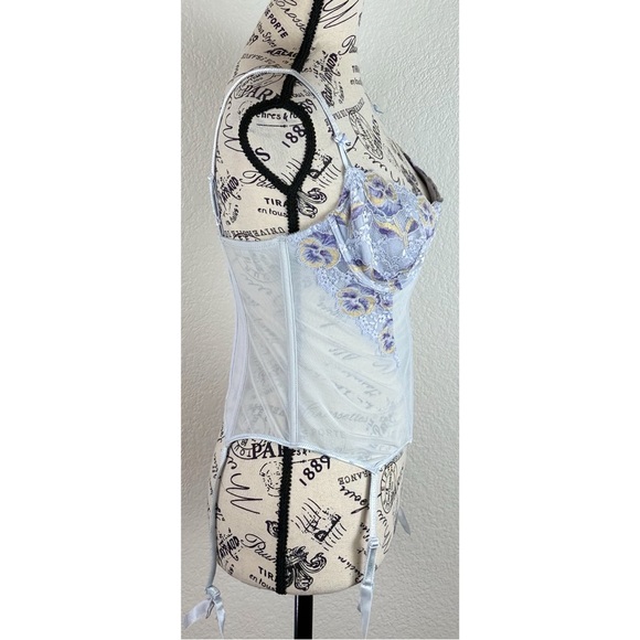 Victoria's Secret 36C Bustier Garter Corset Purple Sheer Lace Floral Embrodery - Picture 3 of 10